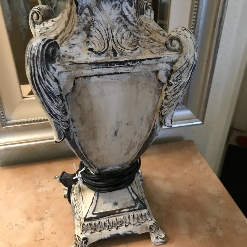 Farmhouse Vintage Chic Lamp